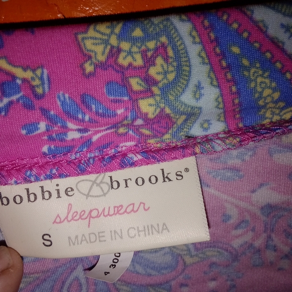 Bobbie Brooks Pink Paisley Robe🍒Size Small pre-owned warn once - Picture 2 of 4